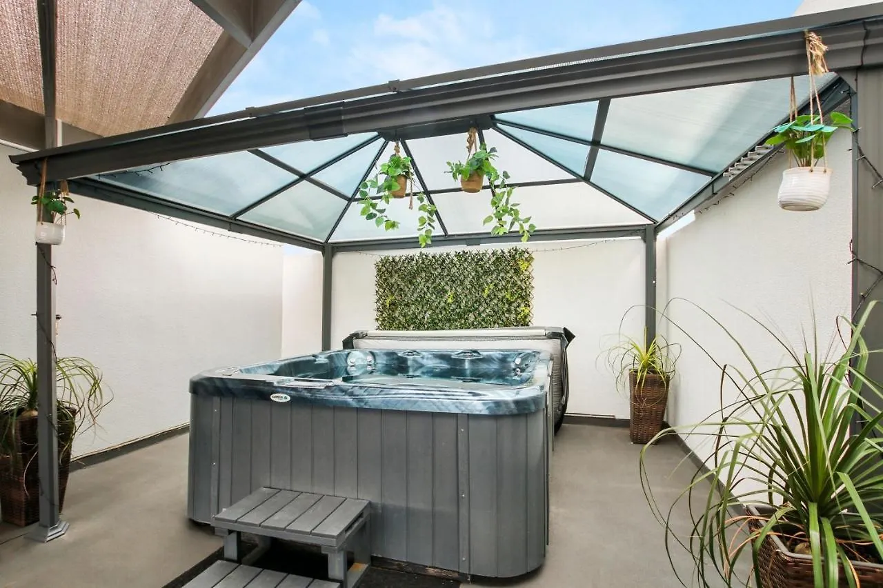 Daire Unit 65 Grand Pacific Resort Bulcock St Caloundra